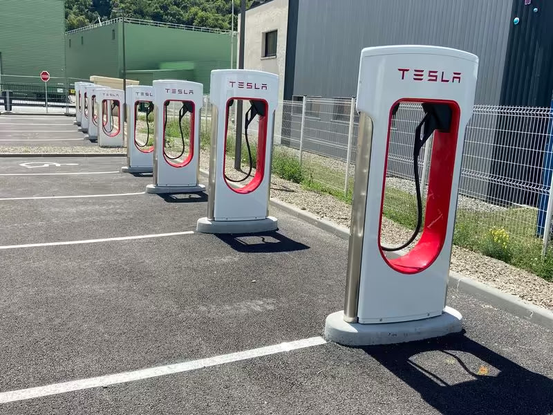 Borne de recharge publique Tesla : choisir la bonne près de chez soi