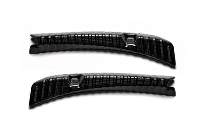 Caches de protection en acier couleur noir pour le seuil de chargement du coffre d'une Tesla Model 3 Highland.