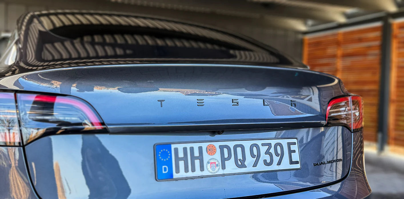 Logo Tesla en lettres